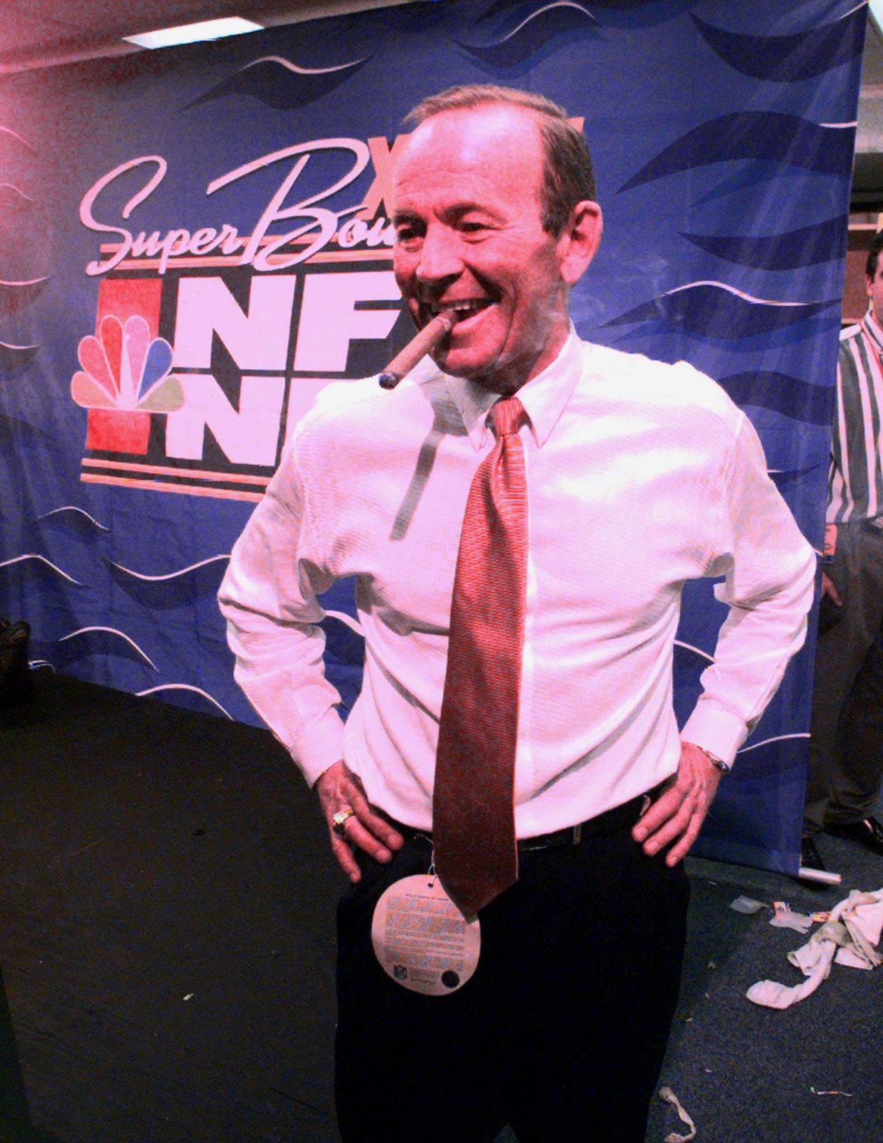 Pat Bowlen smokes 012598